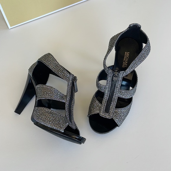 NWT Michael Kors Berkley T Strap Silver 6 M - Picture 15 of 16